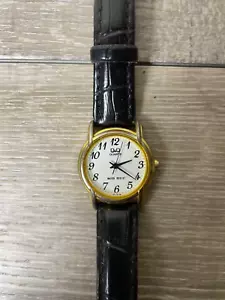Q&Q Quartz Watch Women Gold Tone VY17-104 Not Working - Picture 1 of 4