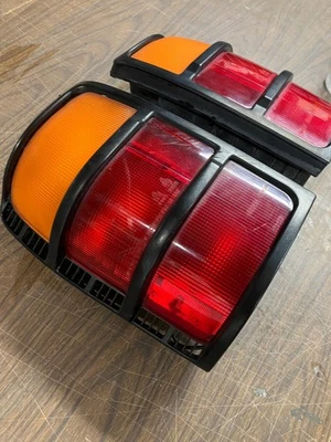 Mitsubishi Montero Gen2 1992-1997 - Luz trasera lado izquierdo solo OEM, usada. Foto 1 de 4