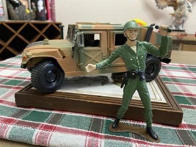 MAISTO MOBILE FORCE HUMVEE - CAMUFLAJE 1:18 1998 Diecast raro🪖 con soldado de 5” Foto 1 de 4