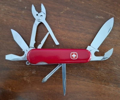 Swiss Army pocket knife - Image 1 of 3