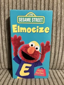 Elmocize VHS Tape 1996 Elmo Kids Video Sesame Street Exercise Workout Movie Film - Foto 1 di 2
