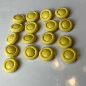 Vintage Bundle Of Yellow Buttons - Picture 1 of 4