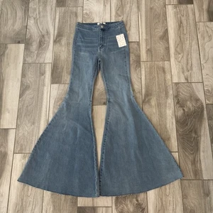 Pantalones de mezclilla Free People Just Float On Flare Boho Hippie Festival talla 24 campana - Imagen 1 de 9