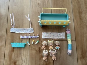 Vintage 1989 Tyco Quints 5 Puppen mit Kinderwagen Kissen Flaschen Decke Konvolut - Bild 1 von 7