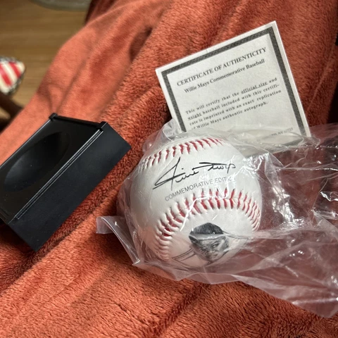 Willie Mays AVON Commemorative Edition Baseball In Plastic San Francisco Giants Cover