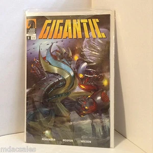 DARK HORSE COMICS GIGANTIC ISSUE 5 JAN 2010 - Picture 1 of 1