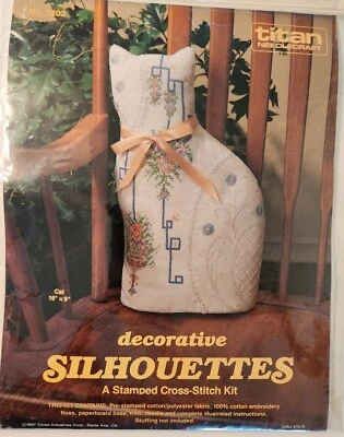 Siluetas decorativas de gato estampadas punto de cruz 1987 Titan No. 1202 16x9 precintado Foto 1 de 4