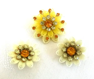 1960's Vintage Coiled Plastic Petals Flower Brooch Clip Earrings Set Rhienstones - Picture 1 of 5