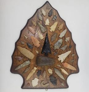 Vintage Indianer Indianer Artefakt Pfeilspitze Sammlung Stein Werkzeuge Display - Bild 1 von 23