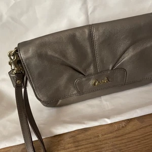 Coach Pochette Donna Ashley Flap Pelle 2 Vie Polso Pochette Metallizzata Ottime Condizioni - Foto 1 di 4