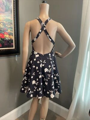 Vestido ELLE SASSON Negro Floral Pin-Up Abierto X Espalda Talla 36/US 4 ¡Entallado y Acampanado Lindo! Foto 1 de 4