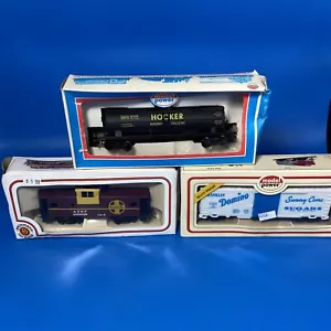 Model Power HO 8006 40' Box Car w/Sliding Door Domino Hocker Tank Santa Fe Lot - Picture 1 of 8
