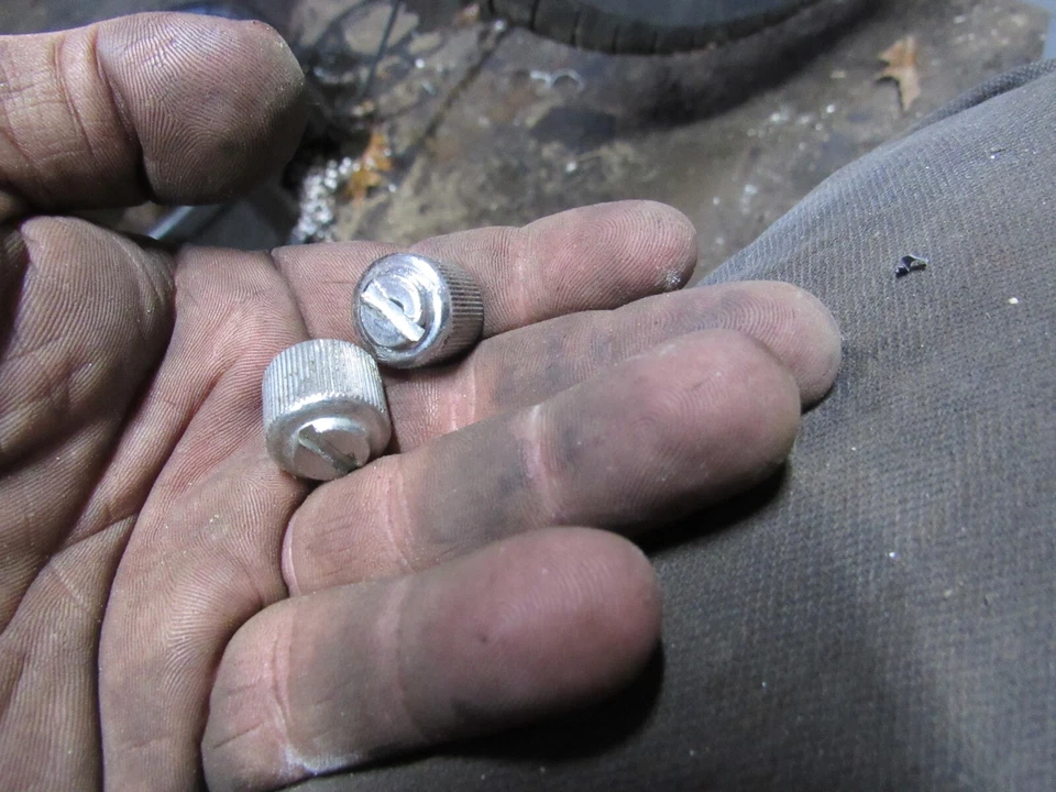 1979 Yamaha XS1100 tampas especiais de válvula de ar garfo dianteiro - Imagem 1 de 1