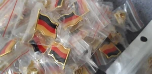 10 Pins Anstecker Broschen BRD Deutschland Fahne Flagge NEU OVP - Bild 1 von 5