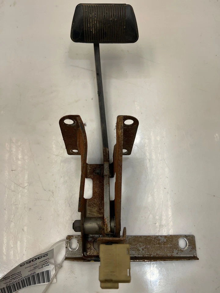 1998 1999 Jeep Cherokee Brake Pedal Assembly w/ Bracket OEM 52129061AE - Image 1 of 4