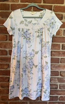 Camisón floral azul manga corta súper suave Laura Ashley encaje talla pequeña Foto 1 de 4