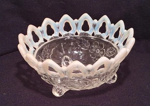 Northwood Shell and Wild Rose piatto dado bianco con piedini opalescenti - Foto 1 di 2