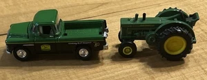 Ertl John Deere Decade Dynasties '55 Chevy Cameo Pickup e Modello 80 Trattore Sciolto - Foto 1 di 4