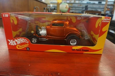 1/18 Hot Wheels Classics 1932 Ford Coupe Gold Limited Edition (14041) New open b - Image 1 of 4