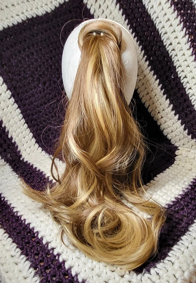 Cola de caballo envolvente sintética Foto 1 de 4