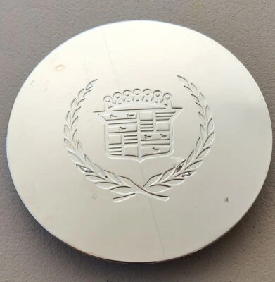 1992-1999 CADILLAC SEVILLE DEVILLE TAMPA CENTRAL DE METAL CROMADA FÁBRICA 3538510 - Imagem 1 de 4