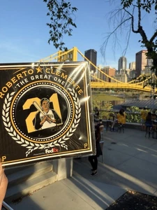 Roberto Clemente Day Pittsburgh Pirates SGA Commerative Pin 9/15/25 In Hand - Picture 1 of 1