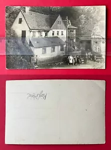 Foto AK Müglitztal um 1925/30 Typen vor Wohnhaus ( 153309 - Bild 1 von 1