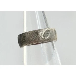 Anillo unisex vintage estilo banda oblicua texturizada tono plata - talla 5,75 - Imagen 1 de 6