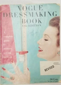 LIBRO SARTORIA VOGUE VINTAGE 1957 ~ 12° EDIZIONE REVISIONATO - Foto 1 di 2