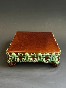 Sottopiumino stile maiolica metà XX secolo con bordo rana - Foto 1 di 24