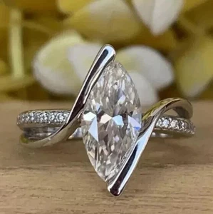 Anillo de compromiso con punta de moissanita de corte marquesa de 3 quilates de oro blanco sólido de 10 quilates - Imagen 1 de 10