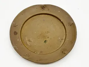 VINTAGE ROUND BRASS CHARGER SERVING COLLECTION PLATE CAMEO DESIGN RIM - Picture 1 of 7
