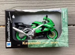 NEW-RAY 1/12 SCALE GREEN & BLACK KAWASAKI NINJA ZX 9R RACE MOTORCYCLE 01975 NIB - Picture 1 of 19