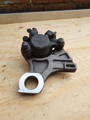 ♻️ Yamaha Yzf R6 5SL 2003 - 2005 PINZA Y MONTAJE FRENO TRASERO ♻️ Foto 1 de 4