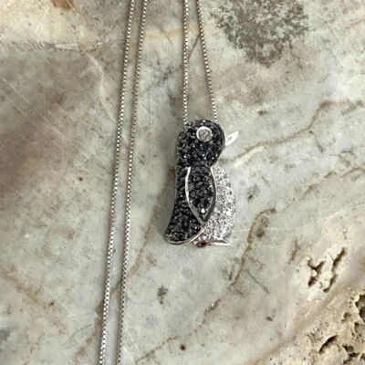 Colar pingente pinguim pavê preto branco prata esterlina 925 0,90 pol. corrente 17 pol. - Imagem 1 de 4