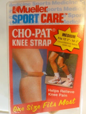 Correa de rodilla Mueller Sport Care Cho-Pat, mediana, se adapta a 12 1/2-14 1/2 debajo de la rodilla Foto 1 de 4