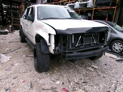 Used Washer Fluid Reservoir fits: 2009 Chevrolet Avalanche 1500  Grade A Foto 1 de 4