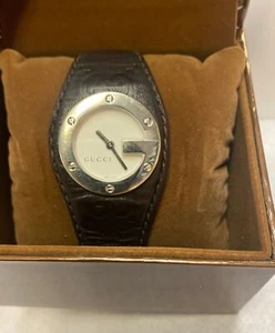 Gucci 104-GG Bandeau Collection Silver Tone Women’s Watch -Runs. 5W - Picture 1 of 11