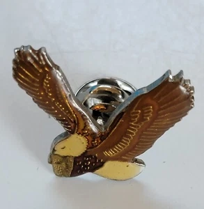 Sammlerstück Metall schwebender fliegender Adler Anstecknadel Hutnadel. - Bild 1 von 6