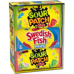 SOUR PATCH KIDS & SWEDISH FISH SOFT CHEWY CANDY VARIETY PACK - 18CT  - Picture 1 of 3