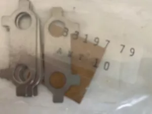 33197-79 HARLEY-DAVIDSON PLUNGER BODY BOLT LOCK TAB ( EACH ) - Bild 1 von 1