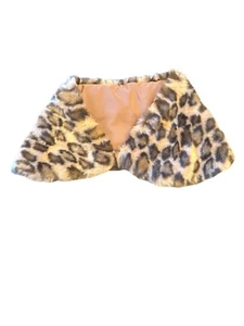 Bufanda con cuello de piel sintética con estampado de leopardo con forro tostado y cierre de botones - Imagen 1 de 4