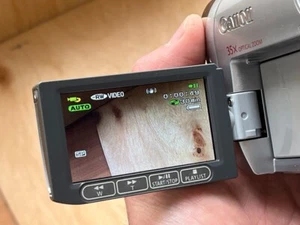 Camcorder CANON / Video Recorder - Picture 1 of 17