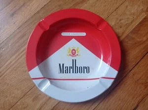 Cenicero de plástico vintage para cigarrillos MARLBORO - Imagen 1 de 3