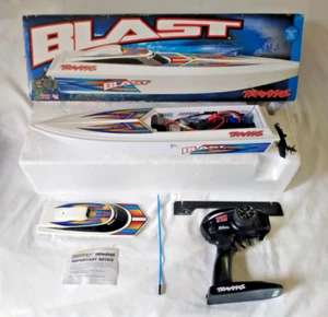 Pre-owned TRAXXAS Blast 2.4 GHz RC Boat w/ Radio TRANSMITTER & BOX - Picture 1 of 20