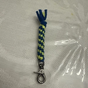 llavero paracord azul y amarillo - Imagen 1 de 3