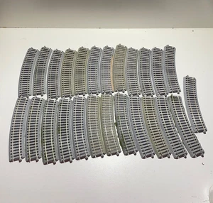 Kato Menge 25 #2-270 HO Scale R490-22,5" Radius Kurven ohne Kartons - Bild 1 von 9