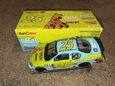 Autographed Team Caliber 1:24 2005 Brian Vickers #25 Scooby Doo - Image 1 of 4