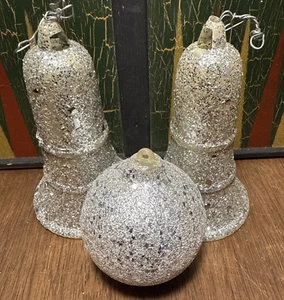 Silberne Glocken Weihnachtsschmuck mit Glitzerkugel Metallic Vintage 3er Set - Bild 1 von 6