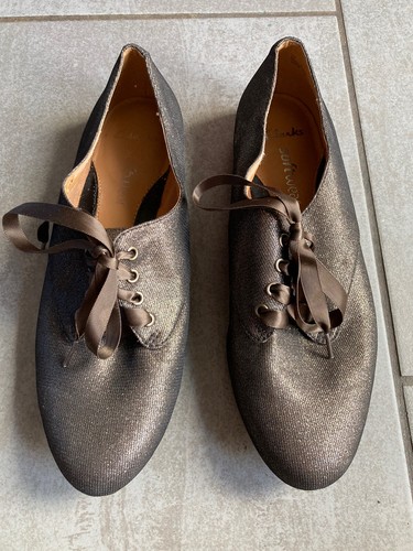 Scarpe stringate piatte Clarks Softwear da donna bronzo taglia 5 1 2 D. Buone condizioni.